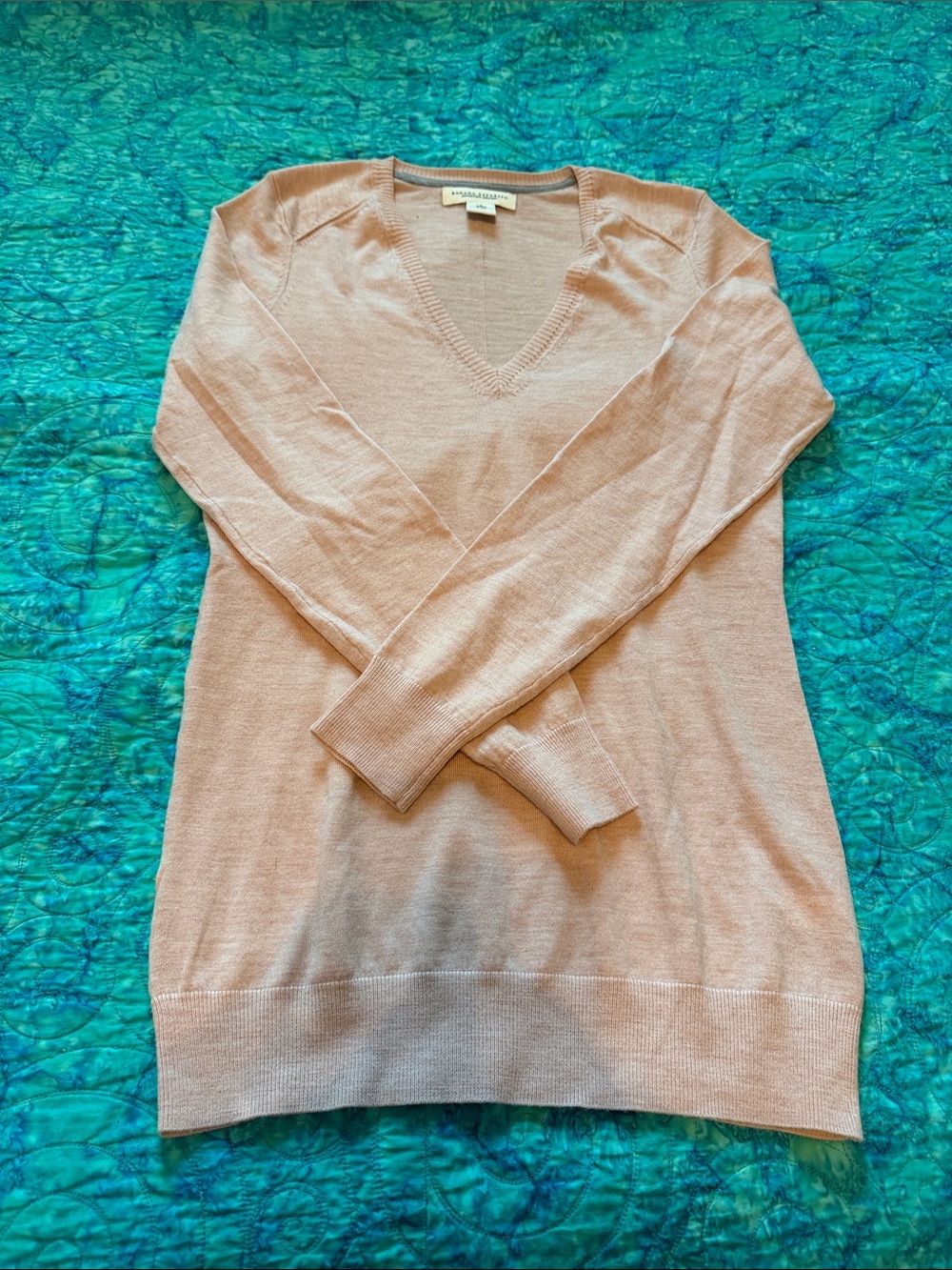 Banana Republic V-Neck Sweater in Light Pink